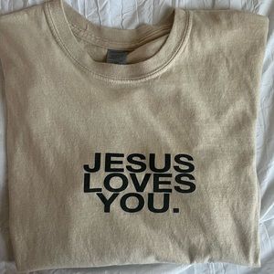 jesus loves you tee. size M